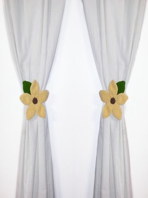 cover image of crochet pattern curtain bra